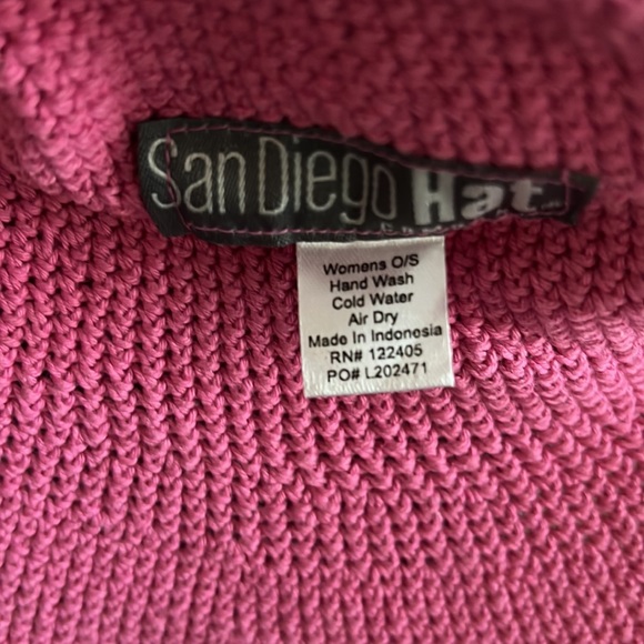 San Diego Hat Crocheted in Hot Pink - Picture 4 of 5